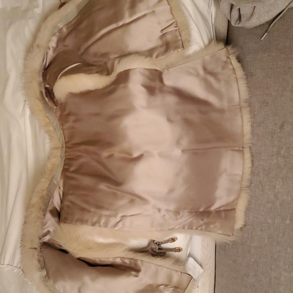 Fox Fur Saga Vest - Picture 13 of 16